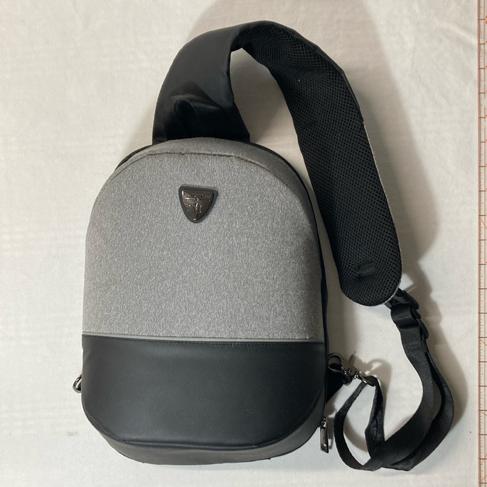 Arctic Hunter Sling Bag